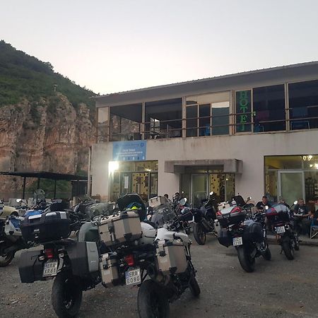 Rozafa Ferry & Accommodation Koman Екстериор снимка