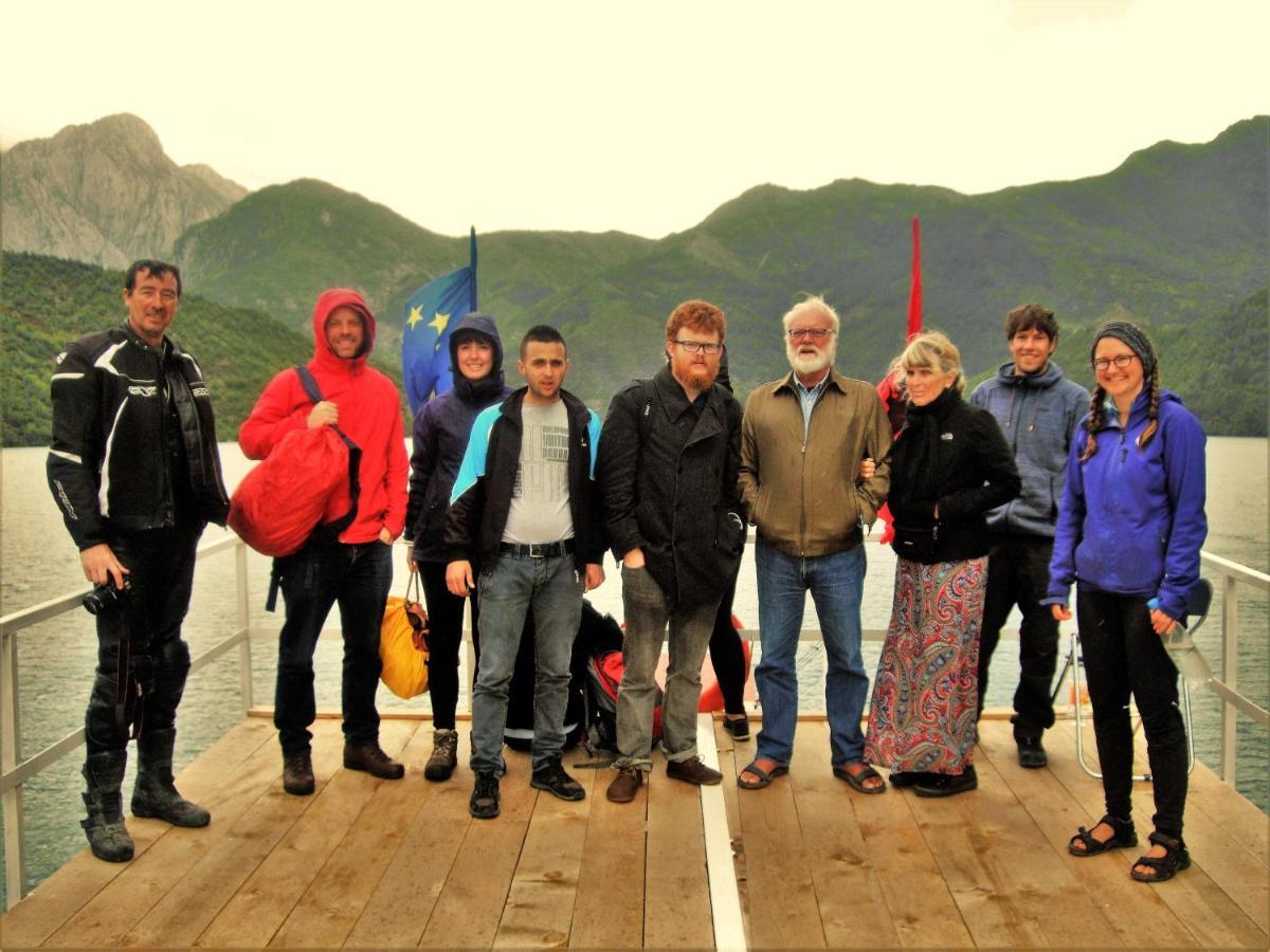 Rozafa Ferry & Accommodation Koman Екстериор снимка
