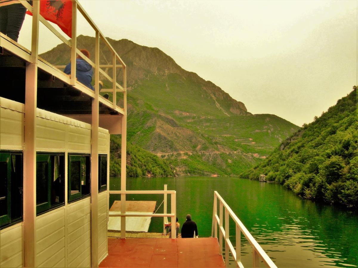 Rozafa Ferry & Accommodation Koman Екстериор снимка