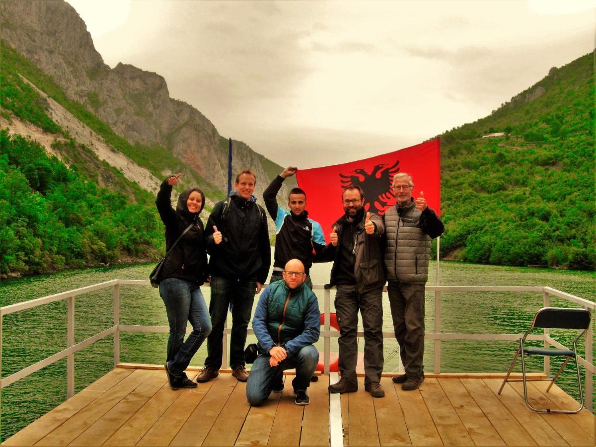 Rozafa Ferry & Accommodation Koman Екстериор снимка