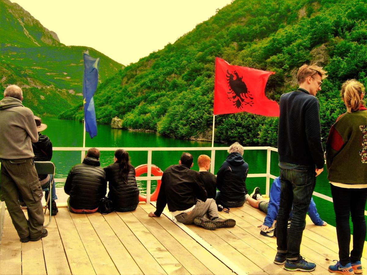 Rozafa Ferry & Accommodation Koman Екстериор снимка