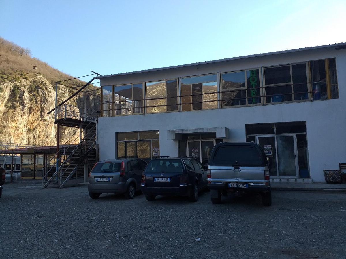 Rozafa Ferry & Accommodation Koman Екстериор снимка