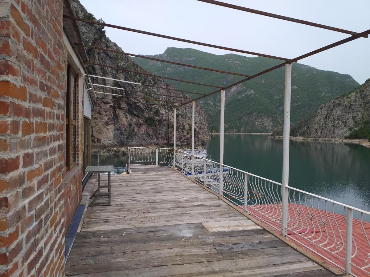 Rozafa Ferry & Accommodation Koman Екстериор снимка