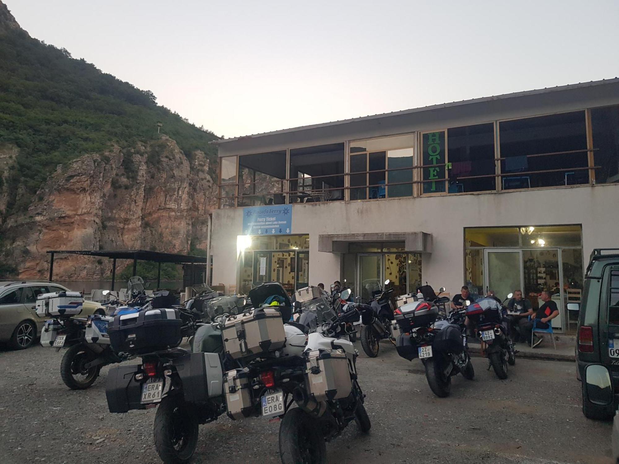 Rozafa Ferry & Accommodation Koman Екстериор снимка