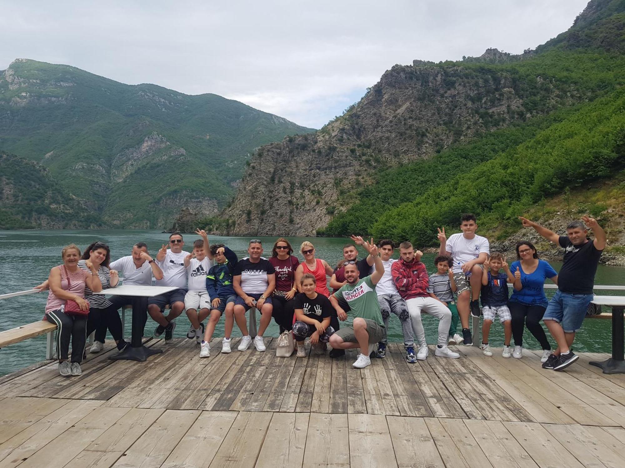 Rozafa Ferry & Accommodation Koman Екстериор снимка